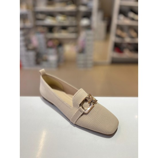 Bej Küt Burun Tokalı Triko Babet