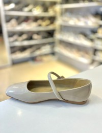 Bej Rugan Gold ve Gümüş Taşlı Tek Bant Balerin Babet