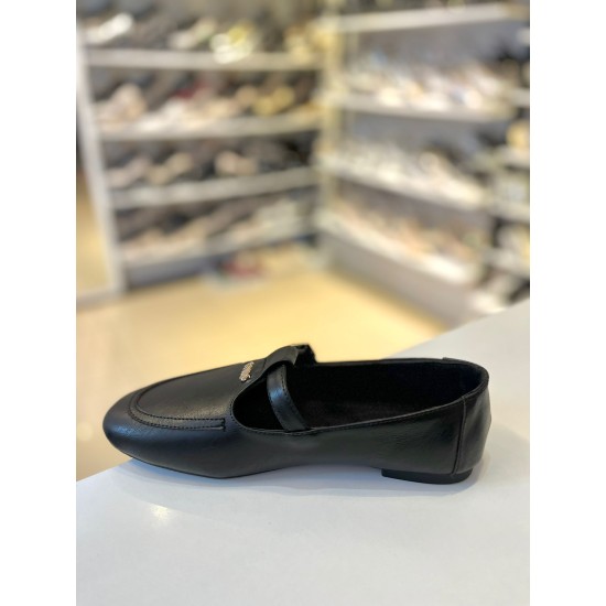 Siyah Kilteli Düz Klasik Babet