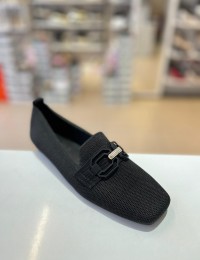 Siyah Küt Burun Taş Tokalı Triko Babet