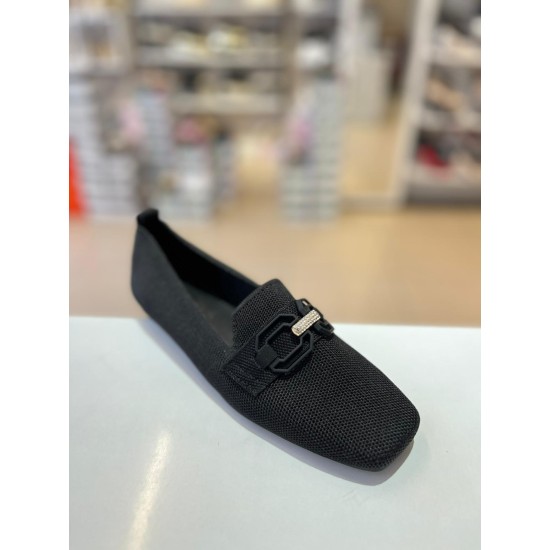 Siyah Küt Burun Taş Tokalı Triko Babet