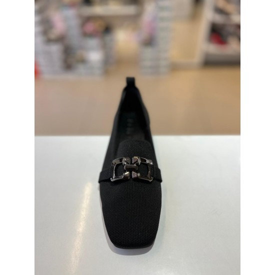 Siyah Küt Burun Tokalı Triko Babet