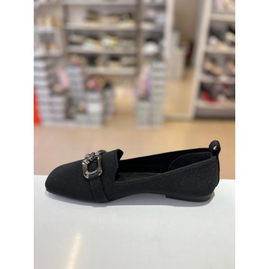 Siyah Küt Burun Tokalı Triko Babet