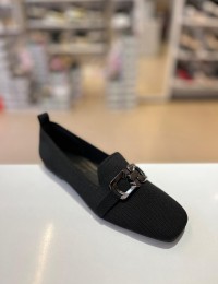 Siyah Küt Burun Tokalı Triko Babet