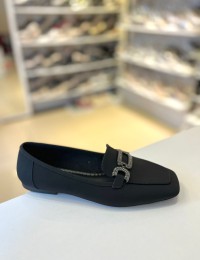 Siyah Metal Tokalı Küt Burun Mat Saten Babet