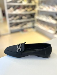 Siyah Metal Tokalı Küt Burun Mat Saten Babet