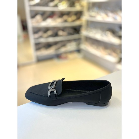 Siyah Metal Tokalı Küt Burun Mat Saten Babet