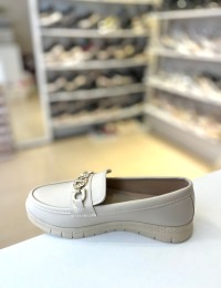 Bej Gold Taşlı Tokalı Yumuşak Taban Loafer