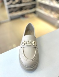 Bej Tokası Taşlı Yumuşak Taban Loafer