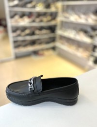 Siyah Zincir Toka Oval Burun Loafer