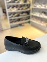 Siyah Zincir Toka Oval Burun Loafer