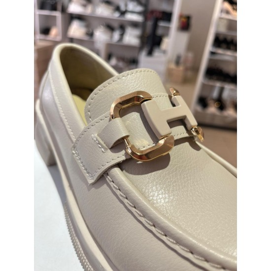 Bej Ortopedik İnce Taban Gümüş H Toka Loafer