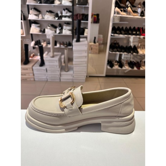 Bej Ortopedik İnce Taban Gümüş H Toka Loafer