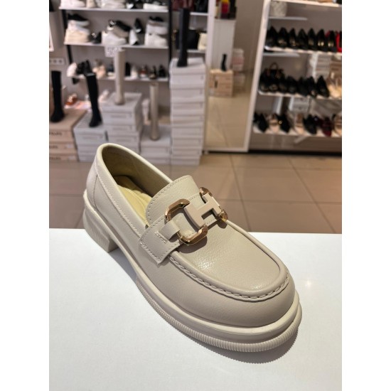 Bej Ortopedik İnce Taban Gümüş H Toka Loafer