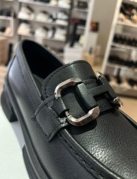 Siyah Ortopedik İnce Taban Gümüş H Toka Loafer