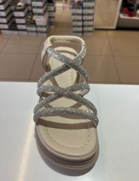 Bej Kalın Taban Gümüş Taşlı Lastikli Sandalet