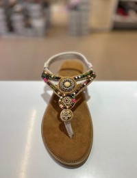 Bej İnce Taban Boncuk Sıvama Parmak Arası Lastikli Sandalet