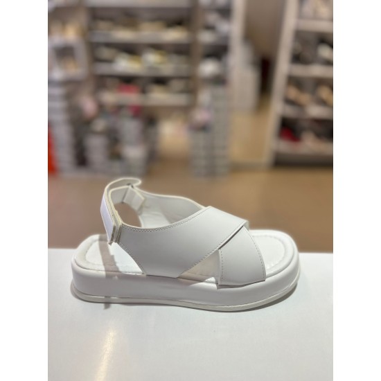 Beyaz Çapraz Bant Cırtlı Kalın Taban Sandalet