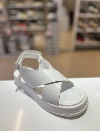 Beyaz Çapraz Bant Cırtlı Kalın Taban Sandalet