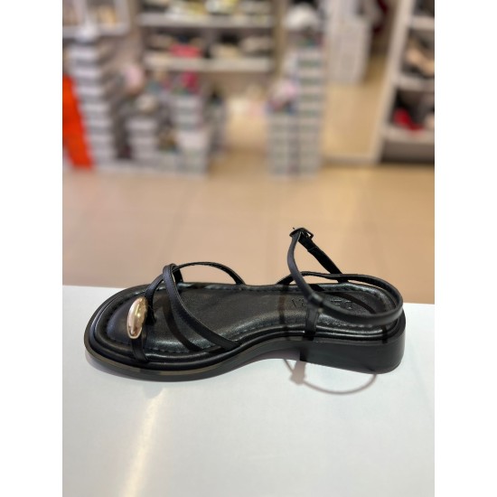 Siyah Kalın Taban Bantlı Gold Toka Sandalet