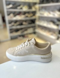 Bej Topuğu Taşlı Beyaz Taban Bağcıklı Spor Ayakkabı