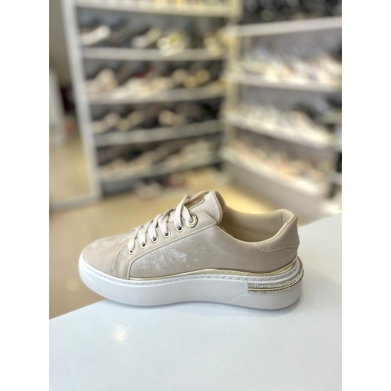 Bej Topuğu Taşlı Beyaz Taban Bağcıklı Spor Ayakkabı