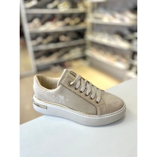 Bej Topuğu Taşlı Beyaz Taban Bağcıklı Spor Ayakkabı