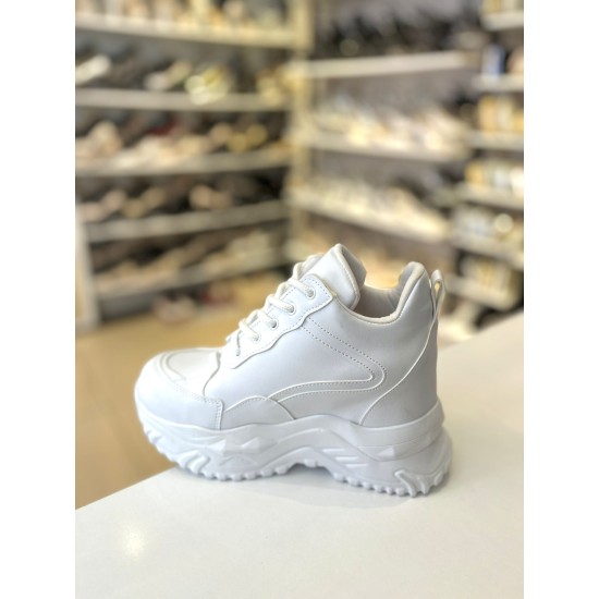 Beyaz Gizli Topuk Düz Bağcıklı Spor Ayakkabı