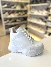 Beyaz Gizli Topuk Düz Bağcıklı Spor Ayakkabı