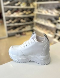 Beyaz Gizli Topuk Taşlı Bağcıklı Spor Ayakkabı