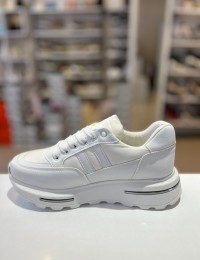 Beyaz Kalın Taban Bağcıklı Spor Ayakkabı