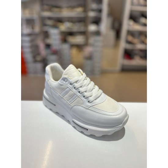 Beyaz Kalın Taban Bağcıklı Spor Ayakkabı