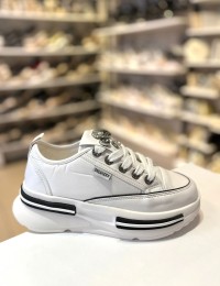 Beyaz Taşlı Kalın Taban Bağcıklı Spor Ayakkabı