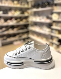 Beyaz Taşlı Kalın Taban Bağcıklı Spor Ayakkabı