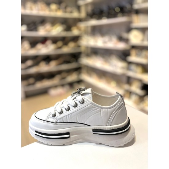 Beyaz Taşlı Kalın Taban Bağcıklı Spor Ayakkabı