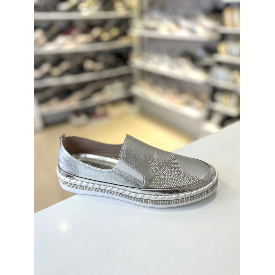 Gümüş Düz Taban Yıldız Detay Spor Ayakkabı