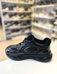 Siyah Rugan Gold Detay Tokalı Bağcıklı Spor Ayakkabı