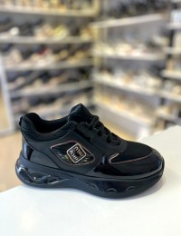 Siyah Rugan Gold Detay Tokalı Bağcıklı Spor Ayakkabı