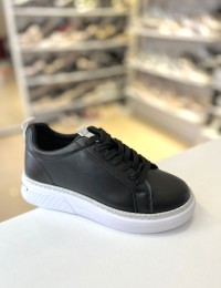 Siyah Taşlı Beyaz Taban Bağcıklı Spor Ayakkabı