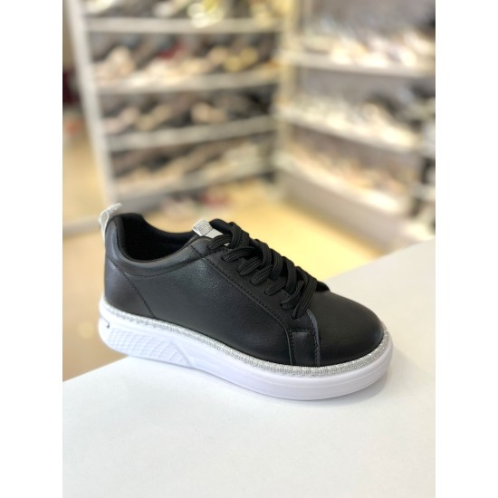 Siyah Taşlı Beyaz Taban Bağcıklı Spor Ayakkabı