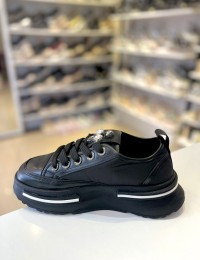 Siyah Taşlı Kalın Taban Bağcıklı Spor Ayakkabı