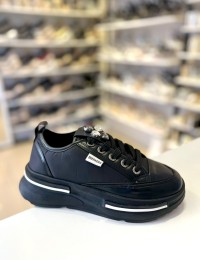 Siyah Taşlı Kalın Taban Bağcıklı Spor Ayakkabı