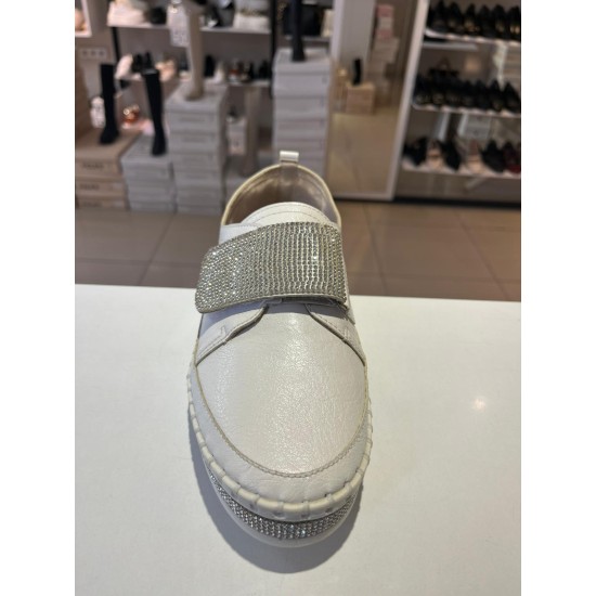 Beyaz Düz Taban Taşlı Cırtlı Spor Ayakkabı