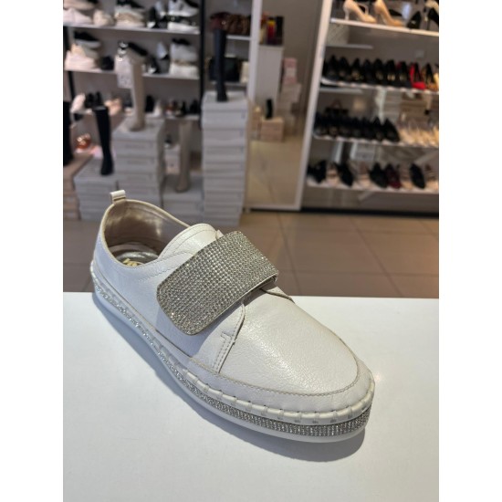 Beyaz Düz Taban Taşlı Cırtlı Spor Ayakkabı