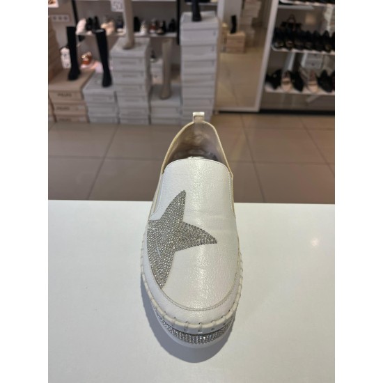 Beyaz Düz Taban Yıldız Detay Spor Ayakkabı