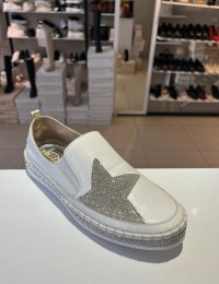 Beyaz Düz Taban Yıldız Detay Spor Ayakkabı