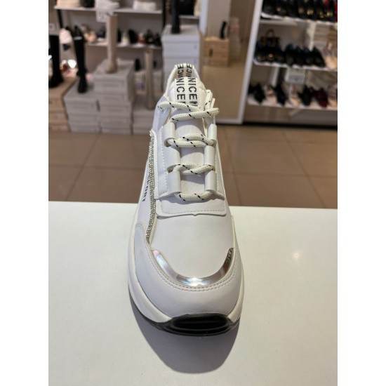 Beyaz Taşlı Yüksek Taban Bağcıklı Spor Ayakkabı