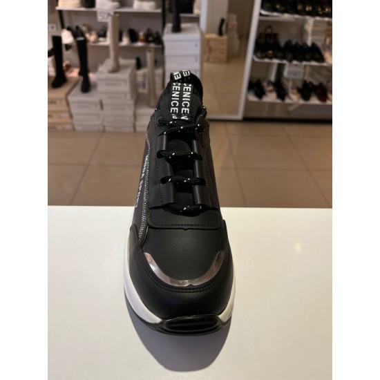 Siyah Taşlı Yüksek Taban Bağcıklı Spor Ayakkabı