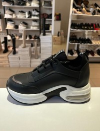 Siyah Taşlı Yüksek Taban Bağcıklı Spor Ayakkabı