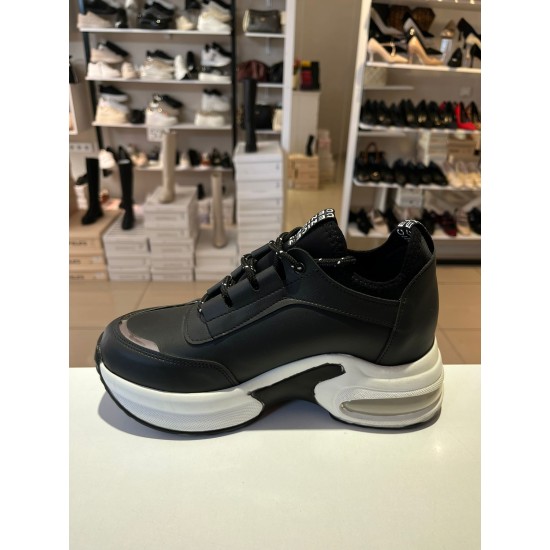 Siyah Taşlı Yüksek Taban Bağcıklı Spor Ayakkabı